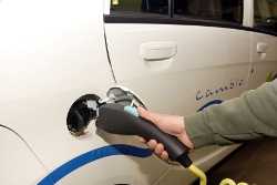 cambio CarSharing - Anschluss Ladekabel ans Auto