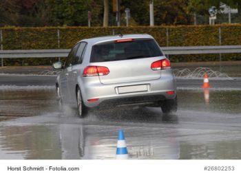 Ein Fahrsicherheitstraining ist vor allem für Fahranfänger sehr gut geeignet