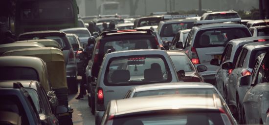 Tag für Tag stoßen Millionen von Autos Schadstoffe in die Luft. Ein Umdenken in Richtung umweltfreundliche Mobilität hat inzwischen eingesetzt.